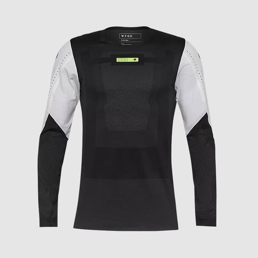 6793c8ebe19555106f31e85e