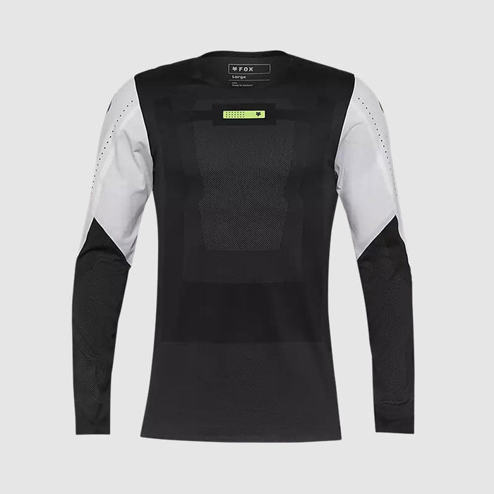 6793c8ebe19555106f31e85e